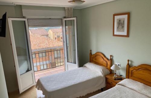 San Vicente de la Sonsierra House | Budget-Friendly Stay at Pensión San Vicente for Families