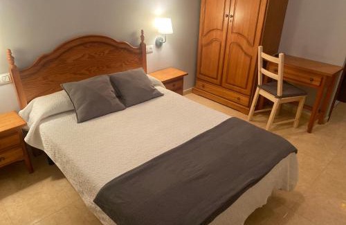 San Vicente de la Sonsierra House | Budget-Friendly Stay at Pensión San Vicente for Families