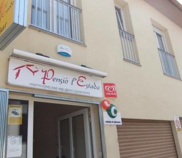 Sant Joan les Fonts House | Welcoming Pensió L'Estada: Pet-Friendly & Family Oriented