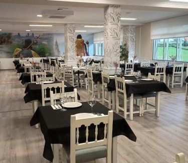 Catasol House | Discover Pensión A Codeseira Melide: Family-Friendly Retreat