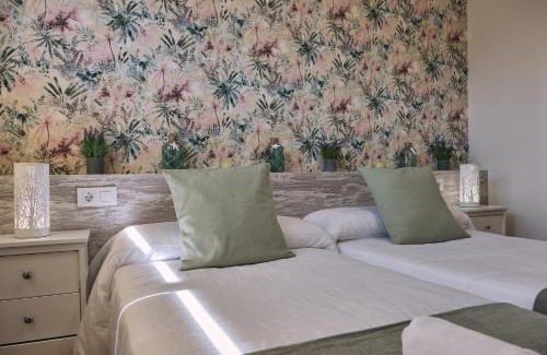 O Pedrouzo House | Family-Friendly Stay at Pensión A Solaina 2 Near Attractions