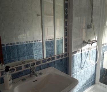Distrito Rural Este House | Family-Friendly Pensión Abacá Gijón with Great Guest Ratings