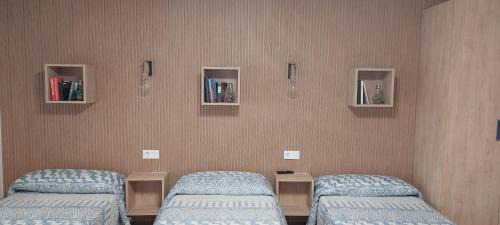 Vitoria-Gasteiz Old Town House | Guest Rated Pensión Amaia H: Family-Friendly Retreat