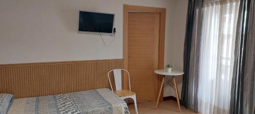 Vitoria-Gasteiz Old Town House | Guest Rated Pensión Amaia H: Family-Friendly Retreat