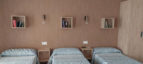 Vitoria-Gasteiz Old Town House | Guest Rated Pensión Amaia H: Family-Friendly Retreat