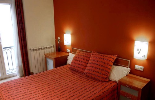 Old Town House | Budget-Friendly Pensión Basic Confort with Wheelchair Access