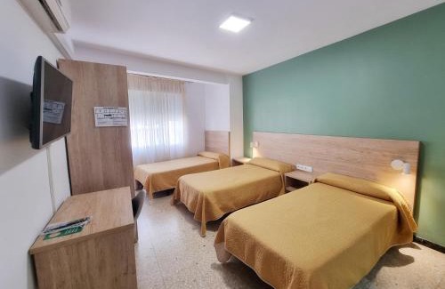 Benicarlo House | Family-Friendly Retreat at Pensión Belmonte II - 8/10 Rated