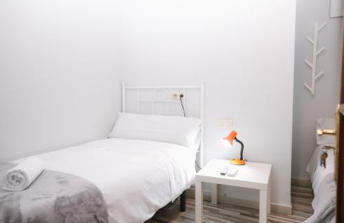 Caldas de Reis House | Discover Pensión Caldas: Family-Friendly and Pet Welcome