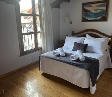 Onis Hotel | Discover Pensión Casa Morán: Family-Friendly Retreat
