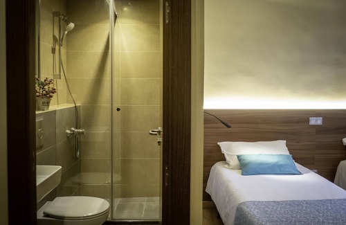 Sant Pere House | Discover Comfort at Pensión Ciudadela with Spa & Breakfast
