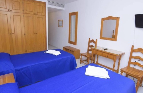 Carboneras House | Enjoy a Relaxing Stay at Pensión Felipe with Spa Amenities