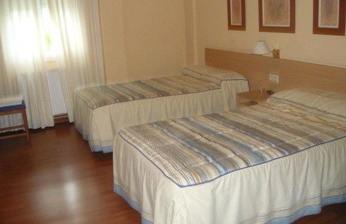 Padron House | Budget-Friendly Pensión HK: Family Dining & Breakfast Included
