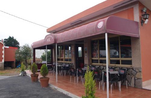 Padron House | Budget-Friendly Pensión HK: Family Dining & Breakfast Included