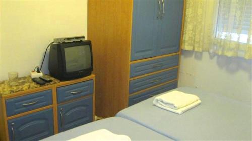 Zaragoza Old Town House | Budget-Friendly Pensión Iglesias: Pet & Child Friendly Stay