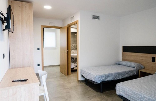 Caspe House | Pet-Friendly Retreat at Pensión La Buena Vida - Rated 9/10