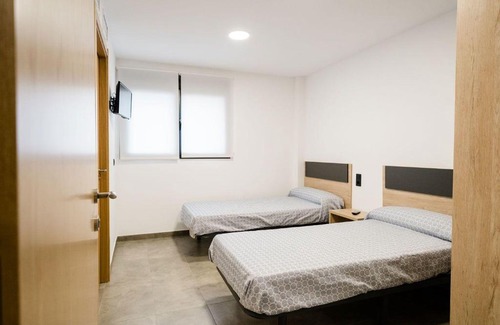Caspe House | Pet-Friendly Retreat at Pensión La Buena Vida - Rated 9/10