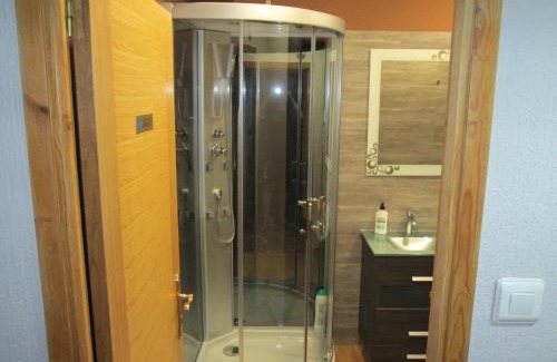Sarria House | Convenient Stay at Pensión La Estación with Great Amenities
