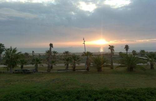 El Grao de Castellon House | Oceanfront Retreat at Pensión La Ola - Rated 8.6/10