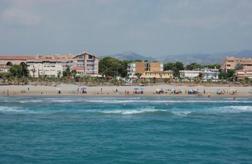 El Grao de Castellon House | Oceanfront Retreat at Pensión La Ola - Rated 8.6/10