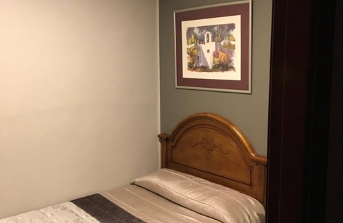 Logrono Historic Centre House | Discover Pensión La Redonda: Family-Friendly Getaway