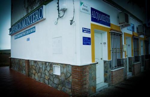 Jedula House | Budget-Friendly Stay at Pensión Montero with Accessibility