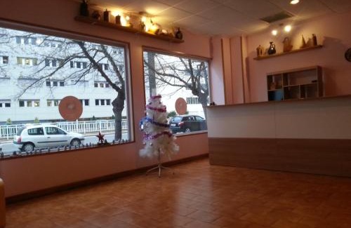 Ermitagana House | Family-Friendly Stay at Pensión Pamplonabeds - 8/10 Rated