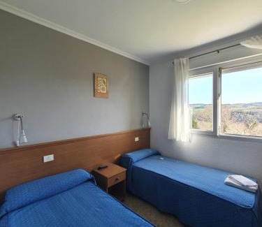 Portomarin House | Inviting Pensión Portomiño: Family-Friendly with Dining Options