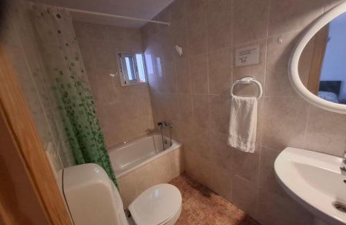 Molinicos House | Pet-Friendly Pensión Pradera: Family-Centric Getaway