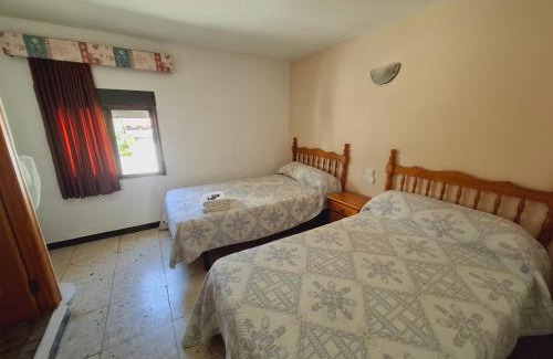 Molinicos House | Pet-Friendly Pensión Pradera: Family-Centric Getaway