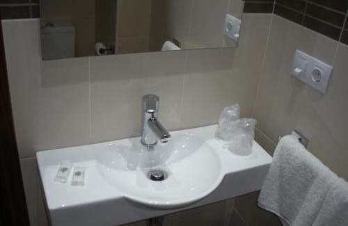 O Pedrouzo House | Convenient Pensión Residencial Platas with Family Amenities