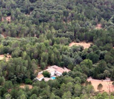 La Iruela House | Relax at Pensión Rural Arroyo la Teja with Ocean Views