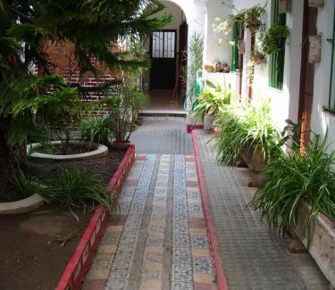Jerez de la Frontera Old Town House | Welcoming Pensión San Andrés I: Child-Friendly Getaway