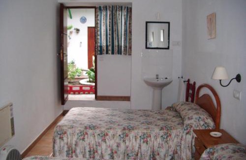 Jerez de la Frontera Old Town House | Welcoming Pensión San Andrés I: Child-Friendly Getaway