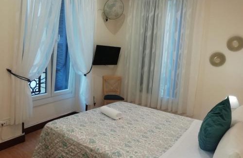 Old Town House | Discover Pensión San Jerónimo: Family-Friendly Retreat