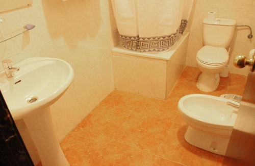 Perchel Sur House | Budget-Friendly Stay at Pensión Terminal with Spa & Breakfast