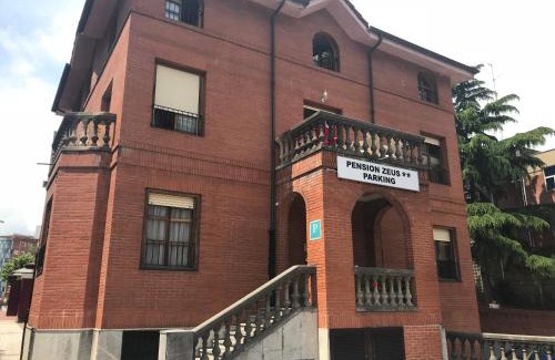 Barakaldo House | Budget-Friendly Stay at Pensión Zeus - Guest Rated 8/10