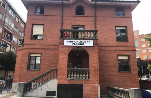 Barakaldo House | Budget-Friendly Stay at Pensión Zeus - Guest Rated 8/10