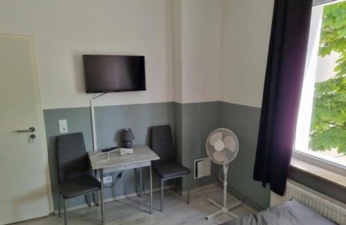 Goethestraße Apartment | Comfortable Pension 44 with Kitchen & Family-Friendly Options