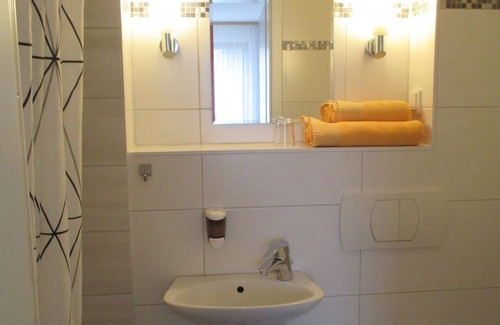 Wismar House | Exceptional Stay at Pension am Burgwall with Spa & Breakfast