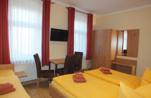 Radebeul House | Tranquil Pension am Elberadweg: Ocean View & Family-Friendly