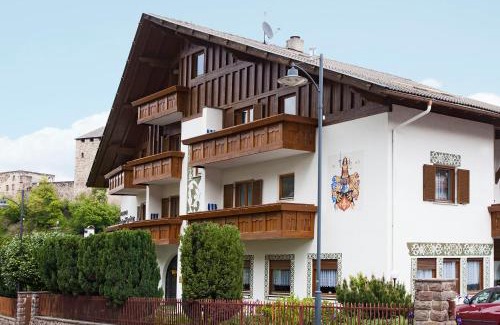 Vollan Hotel | Cozy Pension an der Mayenburg: Pet Friendly & Family Fun