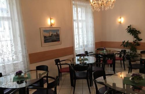 Josefstadt Hotel | Budget-Friendly Stay at Pension Ani with Family Amenities