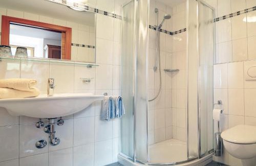 Resia Bed & Breakfast | Highly Rated Pension Apartment Erna with Hot Tub & Dining