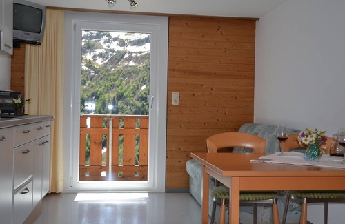 Damuels Apartment | Pension Armella - double room with shower/WC room 5