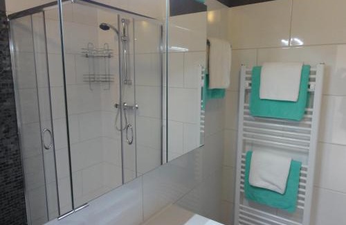 Steindorf am Ossiacher See House | Pet-Friendly Pension AdlerHorst with Pool & Family Amenities