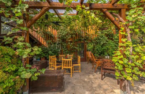 Veldenz House | Comfortable Pension Auf der Olk with Breakfast Included