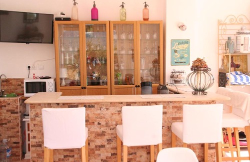 Jumilla House | Delightful B&B Casa Alegria with Pool & Breakfast Included