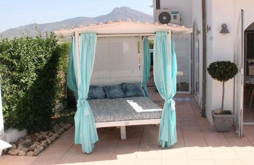 Jumilla House | Delightful B&B Casa Alegria with Pool & Breakfast Included