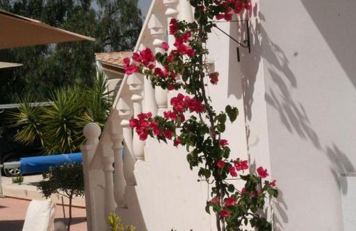 Jumilla House | Delightful B&B Casa Alegria with Pool & Breakfast Included