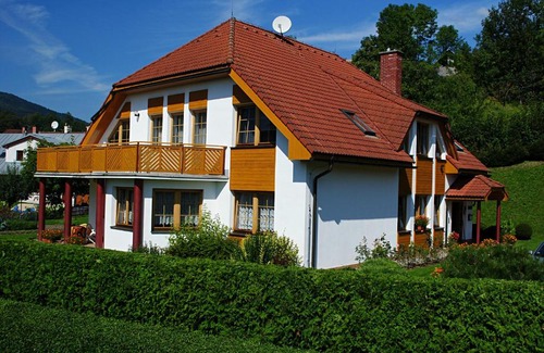 Vrchlabi House | Budget-Friendly Pension B&B with Family Amenities & Breakfast